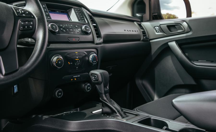 Интерьер Ford Ranger XL STX SuperCab 2018 года  (NA) (фото 10 из 40)